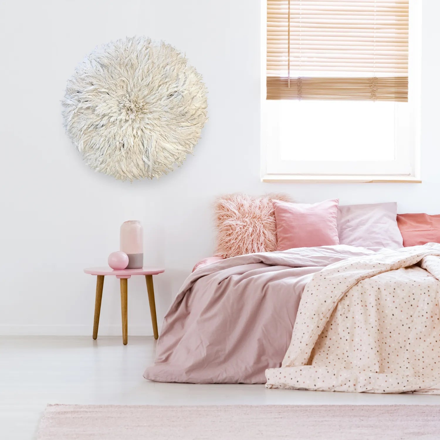 Juju hat naturel – décoration murale en plumes