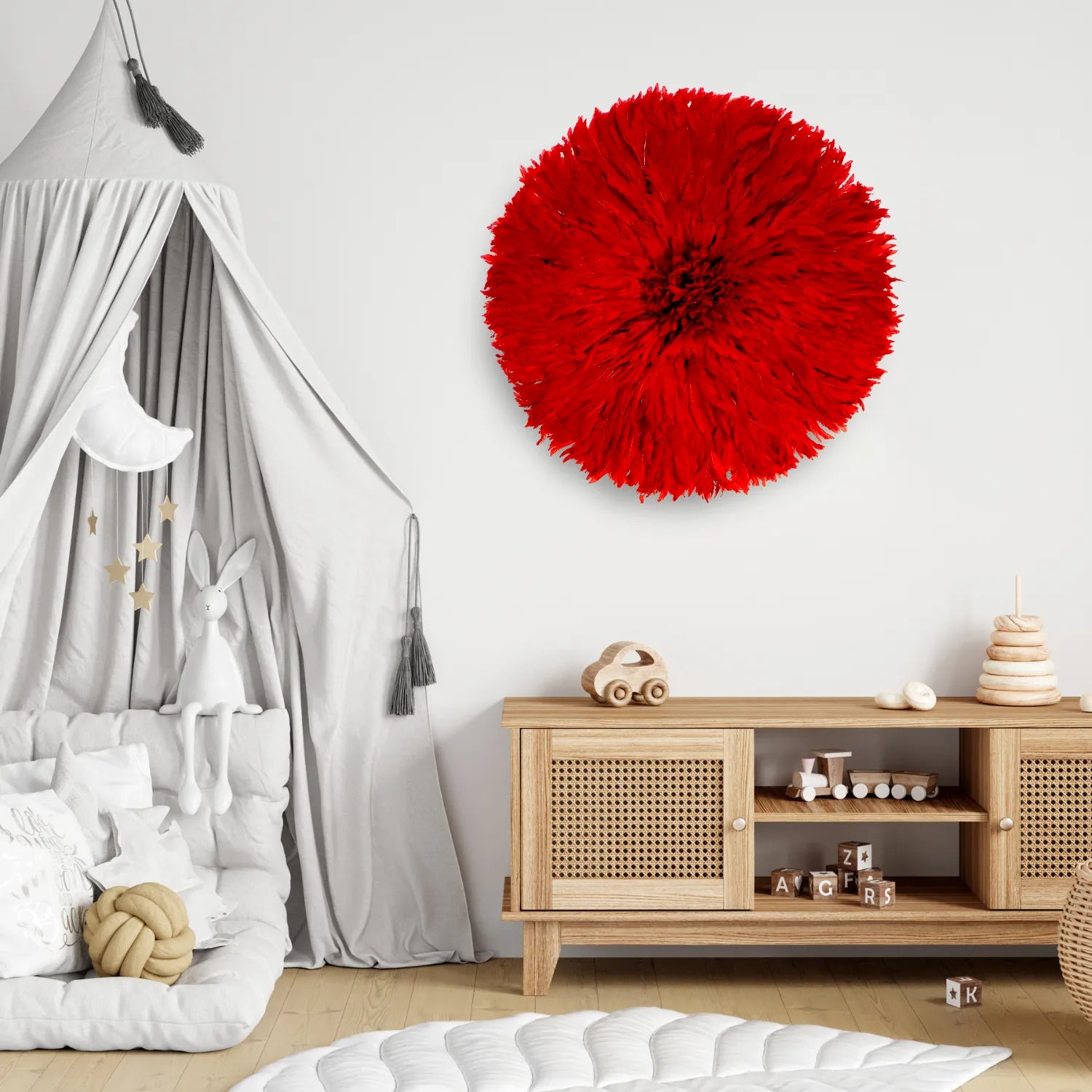 Juju hat rouge – décoration murale en plumes
