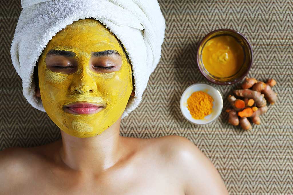 Le curcuma sur le visage : le secret de l'éclat de la peau laotienne