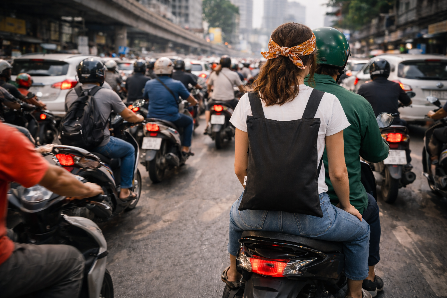 Tote bag transformable en sac à dos Artivago porté à Bangkok
