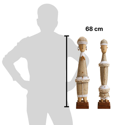 Couple de statues décoratives blanches d’inspiration Namji avec indication d’échelle, hauteur femme 68 cm et homme 65 cm