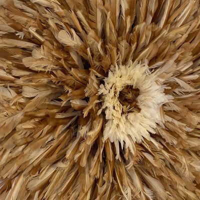 Juju hat camel – décoration murale en plumes