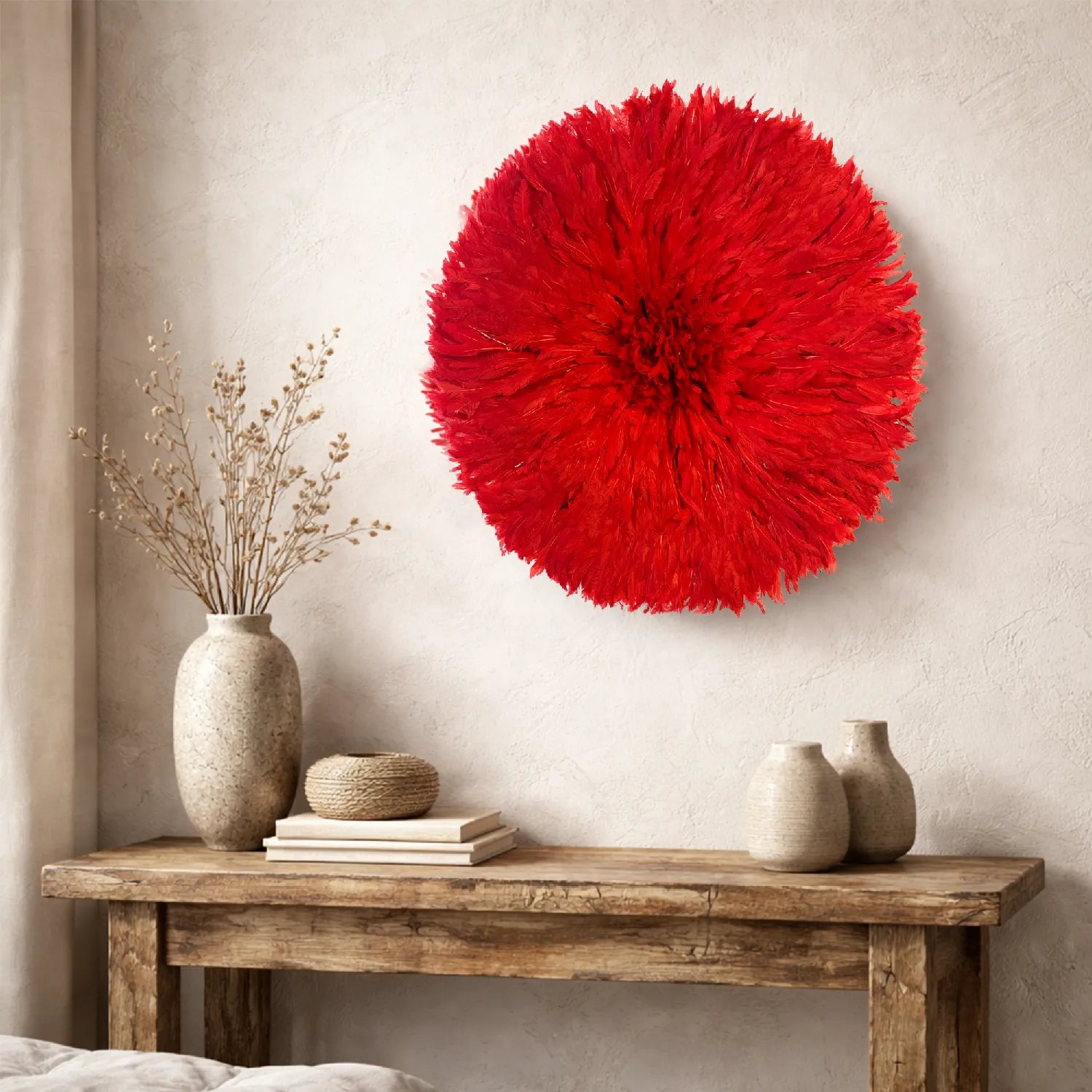Juju hat rouge – décoration murale en plumes